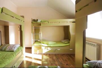 Кровать в общем 6-местном номере для мужчин и женщин в  Almaty Backpackers